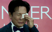 Ông Nawat xin lỗi và bật khóc, tố Miss Universe thiếu tôn trọng người Thái