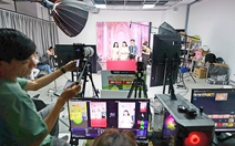 Người nổi tiếng kiếm tiền khủng từ... hàng giả