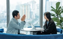 Làm sếp bị kẹp giữa áp lực cấp trên và kỳ vọng từ nhân viên, giới trẻ định nghĩa lại 'thành công'?