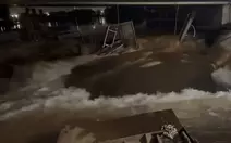 Cống ngăn triều ở quận 12 cũ bị bể giữa đỉnh triều cường cao nhất năm