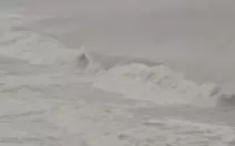 Bão Kalmaegi đổ bộ sớm hơn với gió rất mạnh, Thủ tướng yêu cầu sơ tán dân xong trước 15h chiều nay