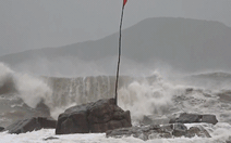 Bão số 13 đang hướng vào đất liền, ven biển nam Trung Bộ đã có mưa to sóng lớn