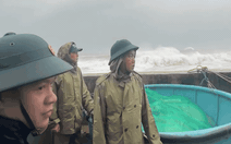 Bão số 13 đang hướng vào đất liền, ven biển nam Trung Bộ đã có mưa to sóng lớn