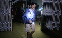 Bão vừa qua, lũ dâng lút mái nhà, dân không kịp trở tay