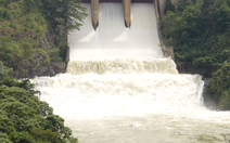 Điều tiết nước qua tràn, chủ động ứng phó với với bão số 13