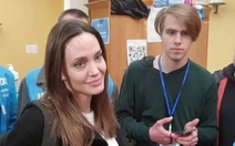 Angelina Jolie thăm Ukraine, tài xế riêng của cô bất ngờ bị bắt nhập ngũ