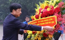 Bí thư Hà Nội Nguyễn Duy Ngọc dâng hoa tại tượng đài Lênin kỷ niệm Cách mạng Tháng 10 Nga