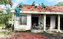 Kinh hoàng lốc xoáy quét qua hàng chục nhà dân ở Đà Nẵng trong đêm