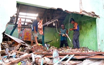 Giúp dân gượng dậy sau bão Kalmaegi