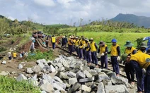 Dự kiến chiều tối 10-11 xử lý xong sự cố 'hổng chân' đường sắt Bắc - Nam do mưa bão Kalmaegi