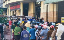 Phiên chợ 0 đồng trước chợ Hóc Môn: Trao tặng 1.300 phần quà