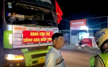 Dán băng rôn 'hàng cứu trợ đồng bào miền Trung' trên xe để chở gạo vượt quá tải trọng 76%