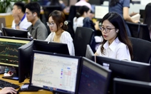 VN-Index trở lại 1.700 điểm: 'Cá mập' nâng kỳ vọng, nhà đầu tư nhỏ lẻ lại nhiều trăn trở