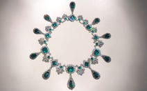 Có thật đồ trang sức bị trộm ở Bảo tàng Louvre được tìm thấy tại nhà một tỉ phú Ukraine?