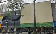 Nhiều cửa hàng, quán karaoke, chung cư cũ ở TP.HCM lắp bảng quảng cáo, 'chuồng cọp' kín mít