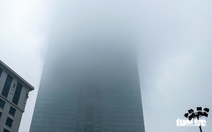 Không khí ở Hà Nội vẫn cảnh báo tím dù đường phố ít xe cộ, người dân cần hạn chế ra ngoài