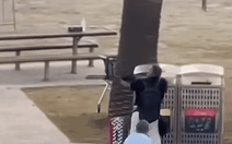 Nước Úc mang ơn người hùng tay không vật ngã, cướp súng tên khủng bố