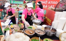 Có gian hàng phải 10 người mới đủ để phục vụ khách ở Ngày của Phở