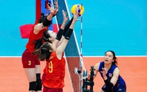 Bóng chuyền nữ Việt Nam - Thái Lan 25-19, 13-25, 18-25 (ván 4): Thái Lan vượt lên
