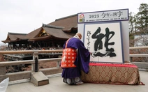 Nhật Bản chọn ‘gấu’ là chữ Hán của năm 2025