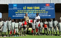 Đội công binh số 4 trao quà cho người dân Abyei, lan tỏa hình ảnh người lính mũ nồi xanh