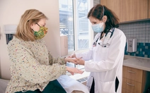 Cuộc chiến trường kỳ chống ung thư - Kỳ 3: Thử nghiệm liệu pháp nhắm trúng đích