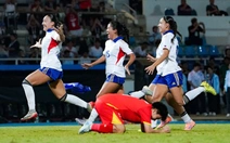 Tuyển nữ Việt Nam thua tức tưởi, CĐV các nước chỉ trích trọng tài và ban tổ chức