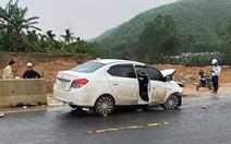 Tài xế ô tô buồn ngủ tông vào dải phân cách trên cao tốc, một em bé thiệt mạng