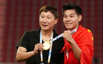 Vì sao HLV Kim Sang Sik không được trao HCV SEA Games 33, phải ăn mừng 'ké' cầu thủ?