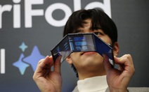 Samsung bất ngờ tung điện thoại gập ba đầu tiên, giá hơn 70 triệu đồng