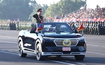 Xe điện Việt Nam VinFast VF 9 mui trần dẫn đầu lễ diễu binh trọng đại tại Lào