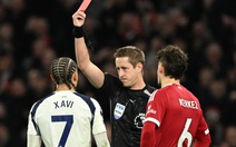 Tottenham gây sốc với trận đấu 'đạp ống đồng, thúc cùi chỏ'