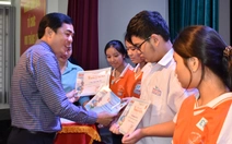 Báo Tuổi Trẻ trao 40 suất học bổng 'Vì tương lai Việt Nam'