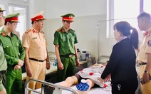 Nam thanh niên chống lệnh, lao xe vào tổ công tác làm trung tá cảnh sát giao thông gãy 2 chân