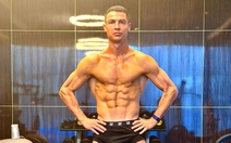 Ronaldo gây sốt vì body 'siêu khủng'