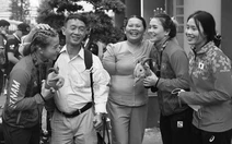 Vừa trở về từ Thái Lan, ba chị em cùng giành HCV SEA Games 33 đau buồn nhận tin cha qua đời