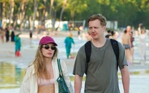 Bãi biển, Cầu Hôn và khu Grand World Phú Quốc đông nghẹt khách quốc tế