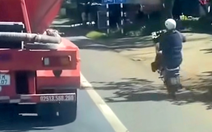 'Bốc đầu' xe máy so kè với xe bồn, thiếu niên bị tịch thu xe