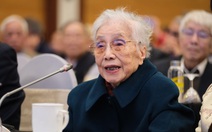 Bà Nguyễn Thị Bình là đại biểu cao tuổi nhất tham dự Đại hội Thi đua yêu nước