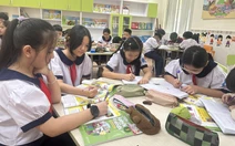 Phải tốn phí dịch vụ khi đóng học phí, phụ huynh nói 'quá vô lý'