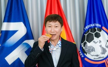 HLV Kim Sang Sik trả lời phỏng vấn trực tiếp trên Tuổi Trẻ Online