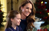 Kate Middleton và Công chúa Charlotte song tấu piano tại lễ hát thánh ca Giáng sinh