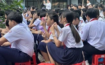 Phụ huynh tốn phí dịch vụ 'vô lý' khi đóng học phí, nhà trường nói gì?