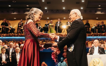 Nhà khoa học nữ Nobel Y học 2025: Cảm ơn những tấm gương đã cho tôi lòng can đảm