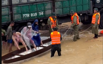 Dân bất ngờ vì 'chú bộ đội' cứu dân trong lũ dữ là Bí thư Tỉnh ủy