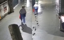 Người phụ nữ để lại hàng trăm dấu chân trên đường bê tông vừa đổ