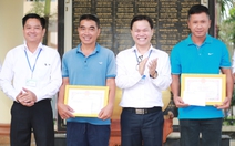 Khen thưởng đột xuất hai người dân tự nguyện giao chim hồng hoàng quý hiếm ở Xuân Thới Sơn