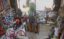 Gia chủ ngơ ngác với cô gái lạ bỗng dưng chạy xe vào nhà