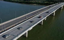 Mở ‘nút cổ chai’ cầu Gianh, cầu Quán Hàu, người về quê ăn Tết hết lo tắc đường