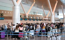 Đi sân bay dịp Tết dương lịch: Bay sớm vẫn thoáng, Tân Sơn Nhất 'lạ mà quen'